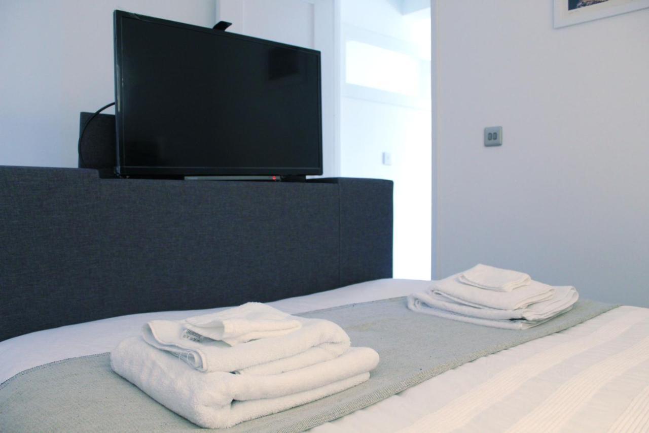 One One Five Apartment Суонси Экстерьер фото